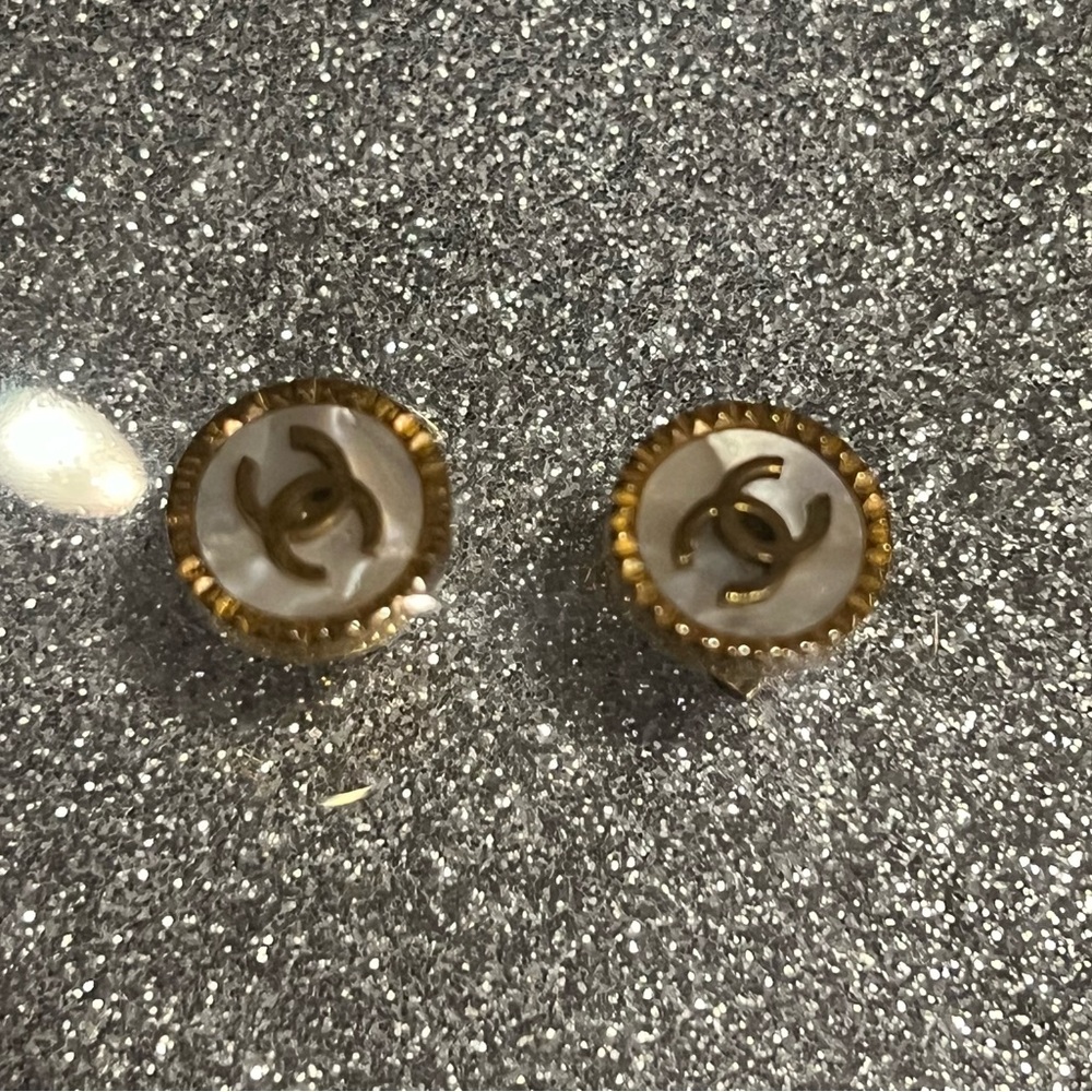 Gold and pearl Earrings